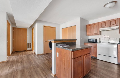 Normal Apartment | Irresistible 2bd 2ba, Pool, Gym Normal, IL Bloomington, IL , State Farm HQ