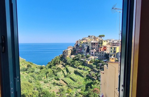 Corniglia Apartment | Isola Apartment with terrace and Stunning sea view
