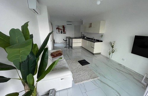 Carciano Apartment | Isole apartment with pool and lake view in Baveno