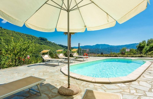 Castiglione di Garfagnana Villa | 160 m² Villa ∙ 3 bedrooms ∙ 7 guests