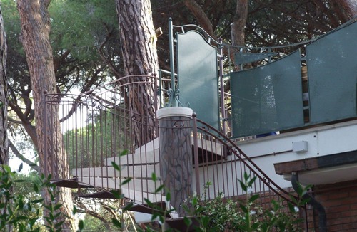 Marina di Castagneto Carducci Apartment | Lovely apartment for 4 people with WIFI, A/C, TV, patio and panoramic view