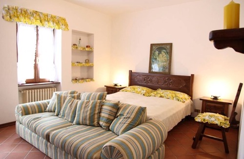 Loreto Aprutino Villa | Ancient farmhouse with vaulted ceilings, surrounded by centuries-old olive trees and splendid views
