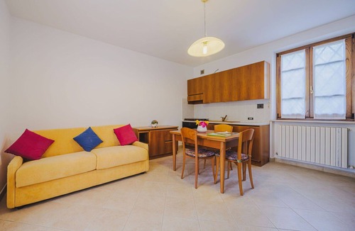 Querceta House | Beautiful private villa for 10 people with A/C, WIFI, TV and patio