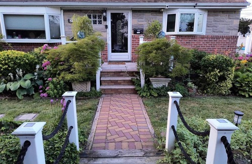 Alden Manor House | It's a Loft on the Second floor. Mins away from UBS Arena, JFK Airport