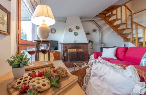 Sarnano Apartment | Cosy apartment for 4 people with WIFI, TV, balcony, pets allowed, panoramic view and parking