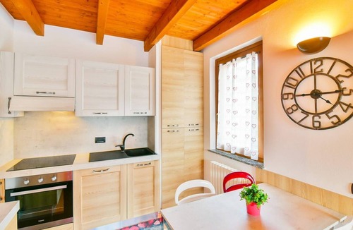 Valbrona House | Jane e Jolie Haus privates Schwimmbad und Jacuzzi by Interhome