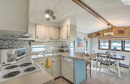 Nettles Island Cottage | Jensen Beach Home w/Private Beach Access!