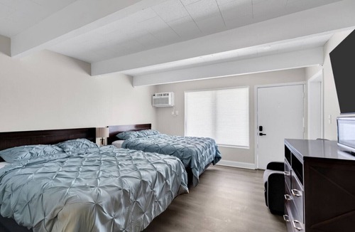 Seaside Heights Bed & Breakfast | Jersey Shore Stay | 2 Beds, Free Parking, Pool