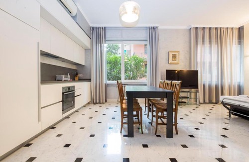 Albaro Apartment | JOIVY Spacious 2-bedroom flat with Parking and Balcony