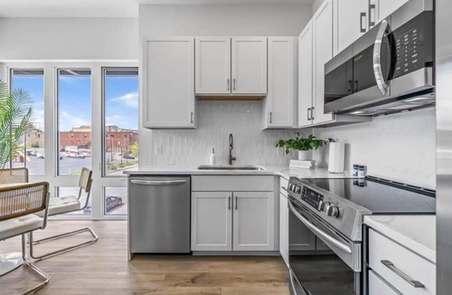 East Nashville Condo | Jolene · Five Points 1BR · Dolly Design · Sleeps 6