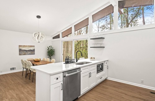 Buckhead House | Judith's Great Escape-hot tub & movie room!