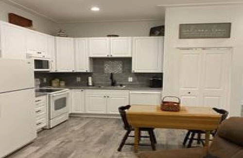 Easley House | Just 16 miles from Clemson & 12 miles from downtown Greenville.