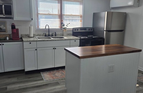 Mount Vernon House | Kellie's Cottage! Guest Favorite! Pet Friendly!