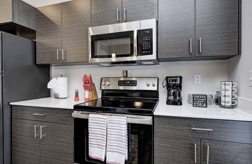 Indianapolis Apartment | KING BED- 1BED/1BATH- *IN THE HEART OF BROAD RIPPLE *