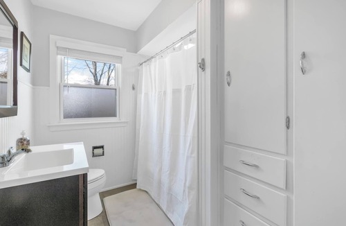 Frankenmuth Bed & Breakfast | King room in Bed and Breakfast - And A Hot Tub!