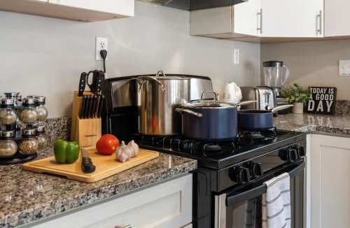 Warsaw Apartment | King Suite 2 Full Baths Stocked Kitchen