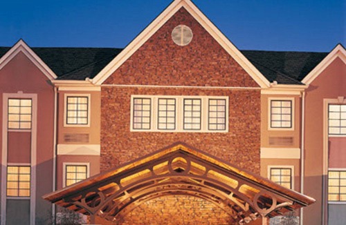 Rochester Condo | King Suite | Free Breakfast + Shared Pool & Hot Tub. Close to Mayo Clinic!
