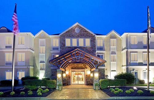 Cranbury Condo | King Suite. Free Breakfast Buffet. Only 20 Minutes from Princeton.
