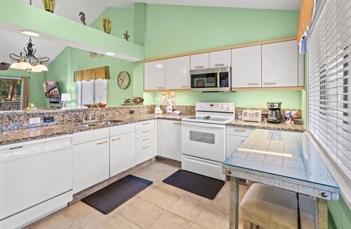 Arcadian Shores Villa | Kingston Richmond Pk 14E 2nd floor w/pool & beach