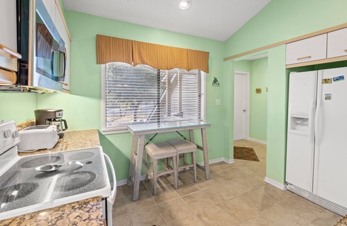 Arcadian Shores Villa | Kingston Richmond Pk 14E 2nd floor w/pool & beach