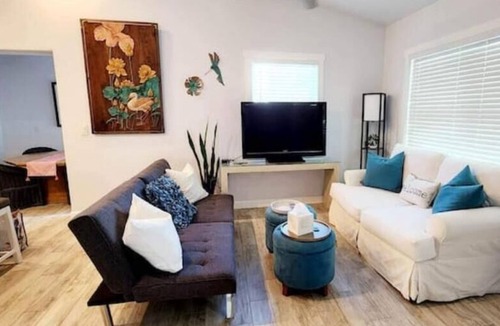 Broadview Manor House | Kitty's Cocoa Bungalow
