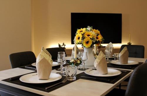 Nocera Scalo Apartment | L' Antico Scoglio - Appartamenti comfort in centro a Nocera Terinese - 4,7 e 11 Ospiti - Piscina - Spiaggia a 300mt - Giardino e Zona pranzo all'aperto - WiFi & SmartTV - Aria Condizionata