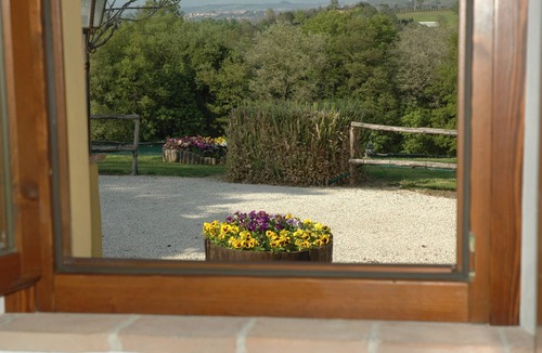 Deruta House | L'ULIVO: apartment within farmhouse just 15 minutes far from Assisi.