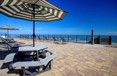 Seabreeze Park Hotel | La Bella Inn - POOL OPEN