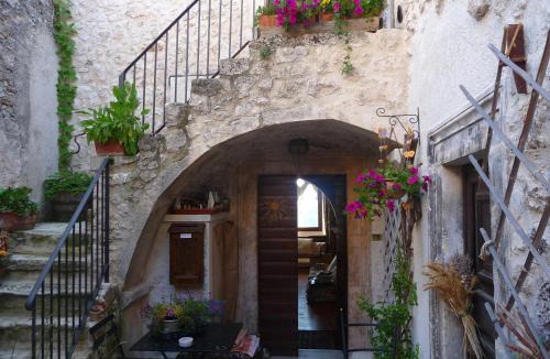 Santo Stefano di Sessanio Bed & Breakfast | La Bifora e Le Lune Vico sotto gli archi 5