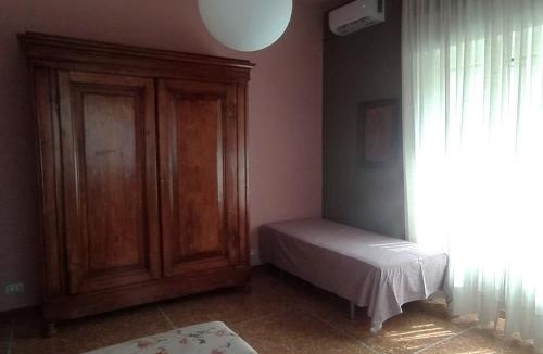 Crocifissa di Rosa Apartment | La casa di Giulia, trilocale con balcone e giardino