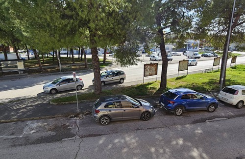 Jesi Apartment | [La Casetta] Bilocale Centrale con Terrazza Parcheggio Gratuito Wifi PS4 Minipc