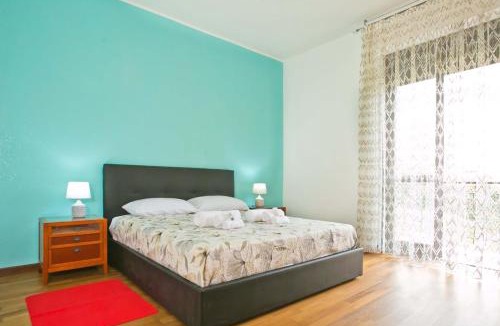 Albate Apartment | LA'DELI - Como - grande appartamento con parcheggio, nefltix, giardino, terrazzo
