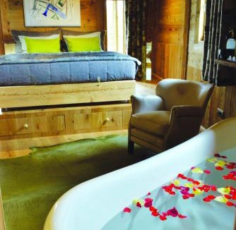Les Cretes Bed & Breakfast | La Maison de Dolphe Chalet de Charme & Art gallery
