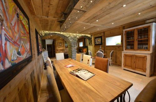 Les Cretes Bed & Breakfast | La Maison de Dolphe Chalet de Charme & Art gallery