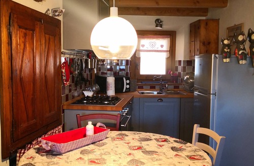 Nus Apartment | LA MAISON DES CHATS strategically located for visiting the entire Aosta Valley