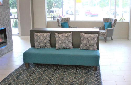Market East District Hotel | La Quinta Inn & Suites by Wyndham Indianapolis Downtown