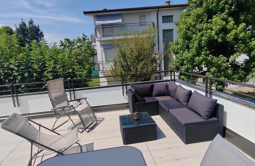 Casbeno Apartment | LA TERRAZZA - Very Quiet - Free park - 3 min from Varese center and lake - AIR Conditioning - Cycling friendly