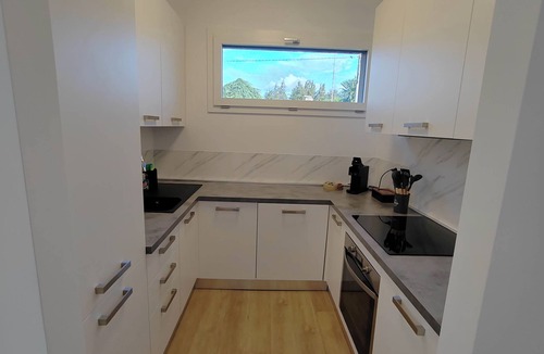 Casbeno Apartment | LA TERRAZZA - Very Quiet - Free park - 3 min Varese center and lake - AIR Cond.