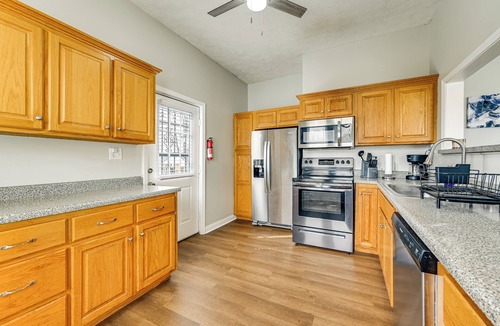 Burnside House | Lake Days & Fireside Nights! Updated Burnside Home
