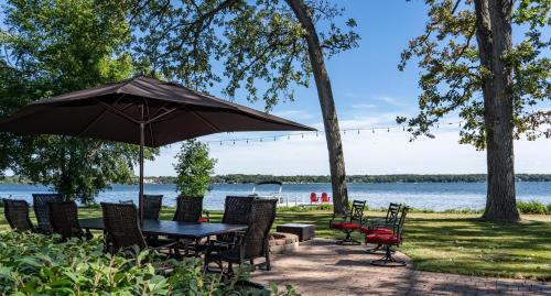 Delavan House | Lake House