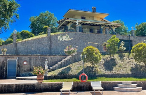 Montefiascone Villa | LAKE VIEW-BOLSENA. EXCEPTIONAL VILLA. POOL/JACUZZI. SLPS 24. EXCLUSIVELY YOURS!