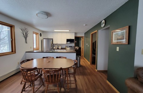 Upson House | LAKEFRONT 3-bedroom Chateau Getaway at Whitecap Mountains Resort Unit 2