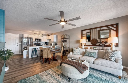 Osage Beach Condo | Lakefront Huge views - King Bed - No Stairs - Salt Water Pool - Putting Green -