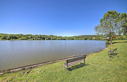 New Haven Apartment | Lakefront Renovated Apt on Hermann Wine Trail!