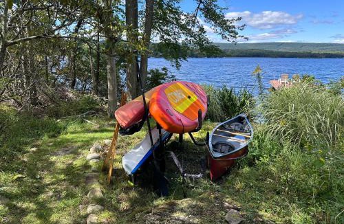 Lake Ariel House | Lakefront Sunsets, Hot Tub, Pool Table, Kayaks