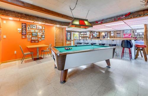 Suring House | Lakefront Suring Home w/Pool Table + Views!