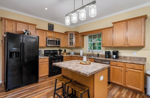 Seneca House | Lakefront Treehouse Retreat Minutes from Clemson University!