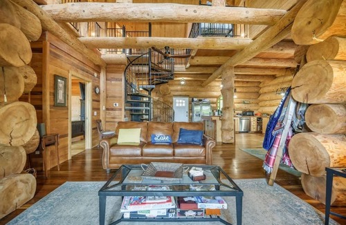 Manning House | Lakeside Log Cabin. Hot tub, Dock, Boat Lift!