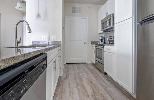 Charlotte Apartment | Landing | Beautiful 2BD, Gym, Clubhouse