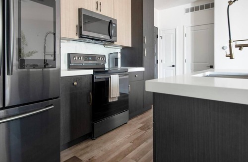 DeBaliviere Place Apartment | Landing | Beautiful 2BD, Gym, Yoga Studio